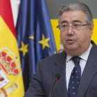 El ministro del Interior, Juan Ignacio Zoido, durante la declaración institucional tras el desarme de ETA.-EFE / PEPO HERRERA