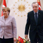 El presidente turco, Recep Tayyip ERdogan, y la cancllera alemana, Angela Merkel, el pasado día 2 de febrero tras una reunión en Ankara.-ADEM ALTAN