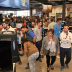 Los primeros clientes en la entrada de la nueva tienda-V.G.
