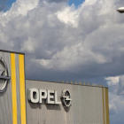 - Imagen de la planta de Opel en Zaragoza. PSA Peugeot Citroen anunció hoy la compra a General Motors (GM) de su filial Opel/Vauxhall, que le permitirá convertirse en "número dos" del sector automovilístico en Europa, pero con el reto de integrar unos act-