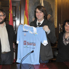 Alfredo Cabrerizo y Carlos Martínez Mínguez durante la firma del convenio entre Río Duero y Ayuntamiento de Soria. / VALENTÍN GUISANDE-