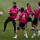 Diversos jugadores del Real Madrid durante un entreno del pasado mes de marzo.-Foto: REUTERS