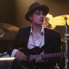 El rockero británico Pete Doherty, durante un concierto en París, en el 2017.-AP / FRANCÇOIS MORI