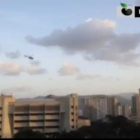 magen del helicóptero sobrevolando la sede del Tribunal Supremo, este martes en Caracas.-REUTERS