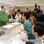 El presidente de la Junta de Castilla y León, Juan Vicente Herrera, ejerce su derecho al voto en la capital burgalesa-ICAL