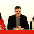 Cristina Narbona, Pedro Sánchez y Adriana Lastra, el pasado 12 de febrero en la sede del PSOE.-/ JUAN MANUEL PRATS