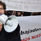 Protesta contra la presentación de un ERE en Soria, en una imagen de archivo. / VALENTÍN GUISANDE-