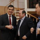 El líder del PSOE, Pedro Sánchez, se ha reunido este sábado con el presidente de EAJ-PNV, Andoni Ortuzar, y el portavoz del PNV en el Congreso, Aitor Esteban.-JUAN MANUEL PRATS