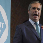 El líder del Partido del Brexit, Nigel Farage, en una conferencia de prensa, este viernes, en Londres.-ALBERTO PEZZALLI (AP)