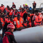 Inmigrantes rescatados en aguas internacionales del Mediterráneo a bordo del Lifeline, en junio del 2018.-MISSION LIFE