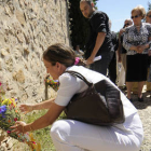 Uno de los actos celebrados ayer en el cementerio soriano fue en una de las tapias donde fusilaron a muchos civiles. / ÚRSULA SIERRA-