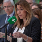 La presidenta andaluza, Susana Díaz, en rueda de prensa en la sede del partido en Sevilla.-EFE