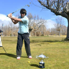 Daniel Berná en el Club de Golf Soria en el que entrena. / ÁLVARO MARTÍNEZ-