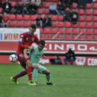 El Granada fue el primero que asaltó Los Pajaritos, en la imagen Carlos Gutiérrez con Joselu.-Valentín Guisande
