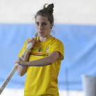 La pertiguista que entrena en las instalaciones del Caep Soria, Carla Franch. / VALENTÍN GUISANDE-