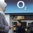 Una tienda de O2 en Londres.-