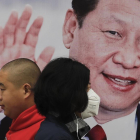 Una valla publicitaria con la foto del líder chino Xi Jinping en Pekín.-/ AP / ANDY WONG