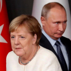 Angela Merkel y Vladimir Putin, en un encuentro en octubre del 2018.-MURAD SEZER (REUTERS)