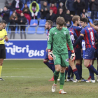 Aitor Fernández, cabizbajo tras encajar uno de los goles del Huesca.-HDS