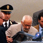 Muere Licio Gelli, el gran conspirador de Italia ANSA / A BIANCHI Licio Gelli , escoltado por la policía hace algunos años en Roma.-