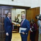 El ministro de Fomento, Íñigo de la Serna, y el secretario de Estado de Infraestructuras, Julio Gómez-Pomar, entran en una reunión celebrada el pasado febrero.-FERNANDO VILLAR / EFE
