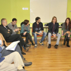 Asistentes a la reunión abierta con Pablo Fernández en el Centro Cívico Bécquer.-VALENTÍN GUISANDE