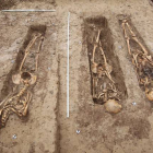 Esqueletos de algunos cuerpos, supuestamente de soldados del Gran Ejército de Napoleón Buenaparte, que ya han sido desenterrados por los arqueólogos de Frankfurt.-AFP / DANIEL ROLAND