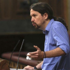 El secretario general de Podemos, Pablo Iglesias, en la tribuna del Congreso de los Diputados-DAVID CASTRO