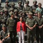 Margarita Robles, con las unidades de la Legión en Ronda.-DANIEL PEREZ