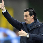 Unai Emery, dirigiendo al PSG en Estrasburgo el miércoles, la noche del robo en su casa de París.-AFP / PATRICK HERTZOG