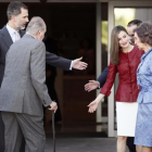 Los reyes Felipe y Letizia, los reyes eméritos y la alcaldesa Manuela Carmena.-EFE / MARISCAL