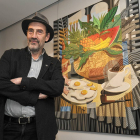 El pintor Fernando Bellver en la exposición de la galería Cortabitarte ayer.-VALENTÍN GUISANDE