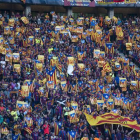 Aficionados del Barça mostrando 'estelades' en la final de la Champions en Berlín, el pasado 6 de junio.-Foto: JORDI COTRINA