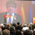 Carles Puigdemont interviene desde Bruselas en el mitin de Junts per Catalunya de este sábado.-EL PERIÓDICO (ACN / BERNAT VILARÓ)