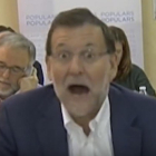 Captura de pantalla de Youtube de la cara de Mariano Rajoy cuando un militante del PP le confundió con el presidente de la República.-