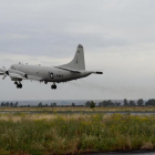 El avión de vigilancia marítima estadounidense que participa en la búsqueda.-AP / Tony D Curtis