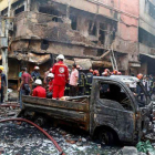 Un gran incendio en un barrio de Dacca causa decenas de muertos.-MONIRUL ALAM (EFE)