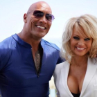 Dwayne, 'La Roca', Johnson ha anunciado el fichaje de Pamela Anderson para la versión cinematográfica de 'Los vigilantes de la playa' con una foto con ella en Instagram.-INSTAGRAM