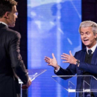 Rutte (izquierda) y Wilders, durante el cara a cara televisivo, el 13 de marzo.-EFE / BART MAAT