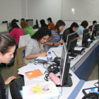 Laboratorio para el aprendizaje de idiomas en la facultad de Traducción del campus de Soria. / VALENTÍN GUISANDE-
