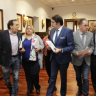 Raúl Lozano, Yolanda de Gregorio, Juan Carlos Suárez-Quiñones, Benito Serrano y José Antonio de Miguel Nieto-L.A.T.
