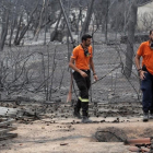 Los equipos de rescate buscan a posibles víctimas. /-EFE / SIMELA PANTZARTZI