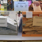 Mesa electoral de unas elecciones generales anteriores.-ARCHIVO / MARINA VILANOVA