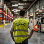 Imagen de un trabajador de Ikea en uno de los centros logísticos.-AFP