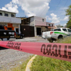 Oficiales de policía resguardan la zona por un asesinato múltiple en México.-EFE