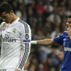 El delantero del Madrid se lamenta de la derrota blanca en la recta final del partido contra el Schalke.-Foto: AP