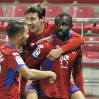 Los jugadores del Numancia celebran el primer gol del Numancia conseguido por Diamanka.-Valentín Guisande