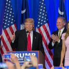 Donald Trump junto a su hija Ivanka, tras imponerse en las primarias republicanas en Carolina del Sur.-EFE / RICHARD ELLIS