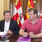 Presentación del organigrama de funcionamiento de la Diputación Provincial de Burgos para esta legislatura por parte del presidente de la institución, César Rico, quien está acompañado por el portavoz del equipo de gobierno, Borja Suárez-Ical