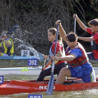 Más de dos centenares de deportistas se lanzaron ayer al río Duero en la VI Regata de San Saturio.-MARIO TEJEDOR